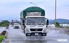 Còn hơn 5.800 hộ dân ngập lụt, cô lập trong mưa lũ bão số 4
