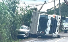 Xe tải lật đè ô tô trên đèo Phú Sơn, 1 người tử vong
