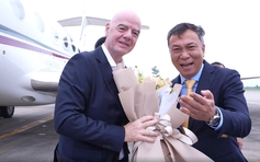 Chủ tịch VFF Trần Quốc Tuấn chào đón nồng nhiệt Chủ tịch FIFA Gianni Infantino lần thứ hai đến Việt Nam