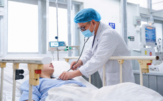 Sản phụ trẻ nguy kịch vì mắc sốt xuất huyết, băng huyết và suy gan cấp