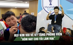 HLV Kim vui vẻ ký tặng phóng viên: ‘Hôm nay cho tôi làm vua, ngày mai tiếp tục nỗ lực’