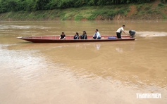 Mang con dấu đến bản