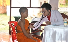 Những bác sĩ trẻ mang y đức vun đắp tình hữu nghị đặc biệt tại Lào