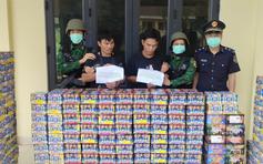 Bắt 2 người Lào vận chuyển hơn 6 tạ pháo nổ và ma túy qua biên giới