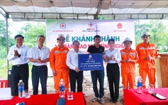 Công ty Điện lực Quảng Trị bàn giao 2 nhà tình nghĩa