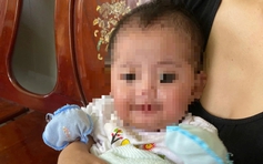 Dậy sớm đi lễ, phát hiện bé gái bị bỏ rơi trước cửa nhà