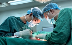 Nhiễm trùng dai dẳng sau 2 lần phẫu thuật nâng ngực