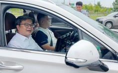 Lãnh đạo Hà Nội trải nghiệm ô tô tự lái