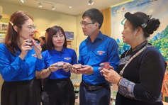 Đặc sản Cao Băng đổ bộ phố trung tâm Hà Nội, chinh phục thực khách Thủ đô