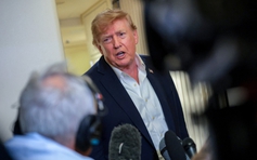 Ông Trump phản bác làn sóng đòi 'hãm phanh' AI