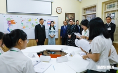 Nhà vua Thái Lan thăm, gặp gỡ giảng viên, sinh viên Trường đại học Hà Nội