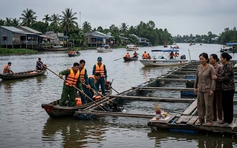 Tìm thấy thi thể bé trai trong vụ cha con bị điện giật rơi xuống sông