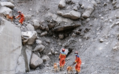 Một tuần sau lũ quét Nepal - Tây Tạng, 4.400 người vẫn mất tích