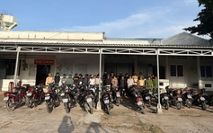Ngăn chặn gần 30 'quái xế' chạy xe rú ga gây náo loạn lúc rạng sáng