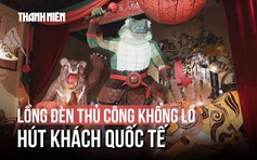 Lồng đèn 'Cóc kiện trời' bằng giấy dó cao 3 mét ở TP.HCM hút khách nước ngoài có gì đặc biệt?