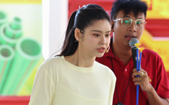 Trương Quỳnh Anh khóc nghẹn cảnh ông bà lớn tuổi chật vật nuôi 4 cháu mồ côi 