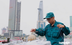 Pháo hoa mừng Quốc khánh ở sông Sài Gòn tạo hình cây tre, vận hành tự động