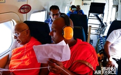 Sri Lanka đưa các nhà sư lên máy bay cầu mưa