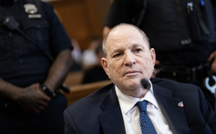Ông trùm Hollywood Harvey Weinstein đối mặt án tù 25 năm vì tội hiếp dâm