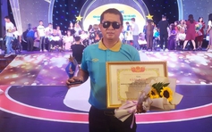 Người thầy khiếm thị gieo ước mơ bóng đá