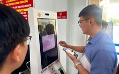Phường đầu tiên ở Huế đưa robot Kiosk toàn trình vào phục vụ dịch vụ công