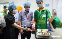 Sửa luật An toàn thực phẩm: Doanh nghiệp lo thủ tục, phường 'rối' quản vỉa hè