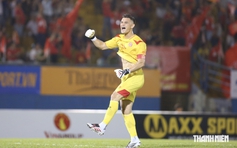 Lê Giang Patrik xứng danh thủ môn hay nhất ASEAN Cup, Văn Quyết cũng phải xuýt xoa