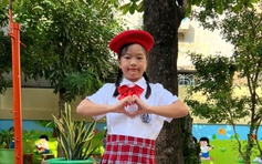 Con hứa sẽ cố gắng học tập không làm cô chú thất vọng