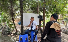 Cặp đôi trẻ 'hóa người tí hon' để kể chuyện thiên nhiên
