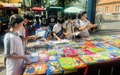 Sách thiếu nhi đang gặp khó