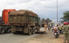 Bị xe ben ép, 1 người chết, 1 người nguy kịch