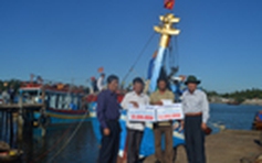 Hỗ trợ ngư dân bị tàu nước ngoài tấn công ở Hoàng Sa - Trường Sa