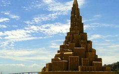 Lâu đài cát cao 12 m