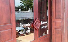 Ghé thăm cửa hàng 'bấm chuông mua đặc sản' ở Luang Prabang