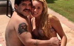 Bạn gái tặng Maradona quà 'khủng'