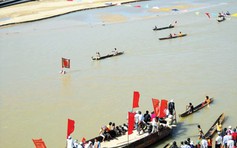 Giải đua thuyền độc mộc truyền thống