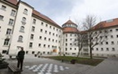 Cựu chủ tịch Bayern thụ án ở nhà tù từng giam trùm phát xít Đức