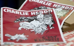 Charlie Hebdo bị chỉ trích vì đăng biếm họa cậu bé Syria tị nạn
