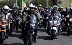 Tổng thống Brazil không đeo khẩu trang lái mô tô diễu hành giữa đại dịch Covid-19