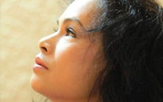 Nhà văn Trầm Hương và họa sĩ TP.HCM đấu giá tranh giúp đồng bào miền Trung