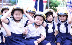 Emart VN tặng 1.000 mũ bảo hiểm cho học sinh