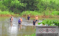 'Săn' cá trong hồ nhiễm dioxin sân bay Biên Hòa để ăn và đem bán