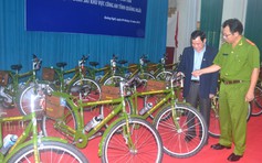 Cảnh sát khu vực Quảng Ngãi tuần tra bằng xe đạp