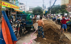 Lo lắng bị bít lối vào nhà