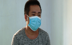 Quảng Nam: Con nghiện say xỉn cầm dao chém công an nhập viện