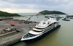 Du thuyền quốc tế lần đầu cập cảng Hòn La của Quảng Bình
