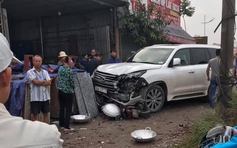 Xe Lexus biển ngũ quý 7 tông tử vong người phụ nữ khi đang sang đường