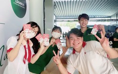 Gen Z bán 'vé số' gây quỹ trao học bổng cho trẻ em mồ côi