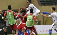 Cầu thủ Olympic UAE và Malaysia hỗn chiến trong trận giao hữu trước ASIAD 2018