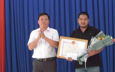 Chủ tịch UBND tỉnh Bình Phước tặng bằng khen chủ quán cơm Ông Già